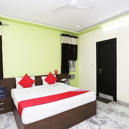 Oyo 27686 Hotel Chandra Garden Govardhan Ngoại thất bức ảnh