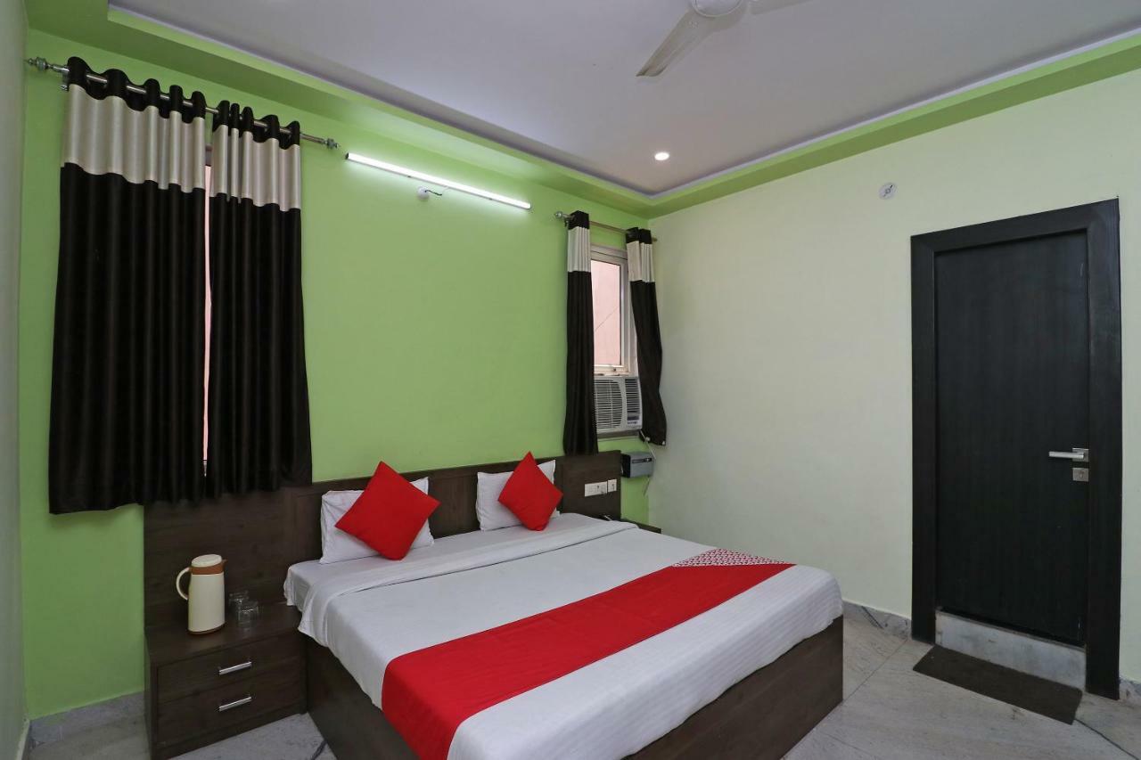 Oyo 27686 Hotel Chandra Garden Govardhan Ngoại thất bức ảnh